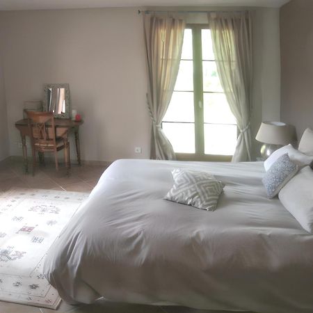 Villa Spacieuse Avec Piscine A Saint Maximin ภายนอก รูปภาพ