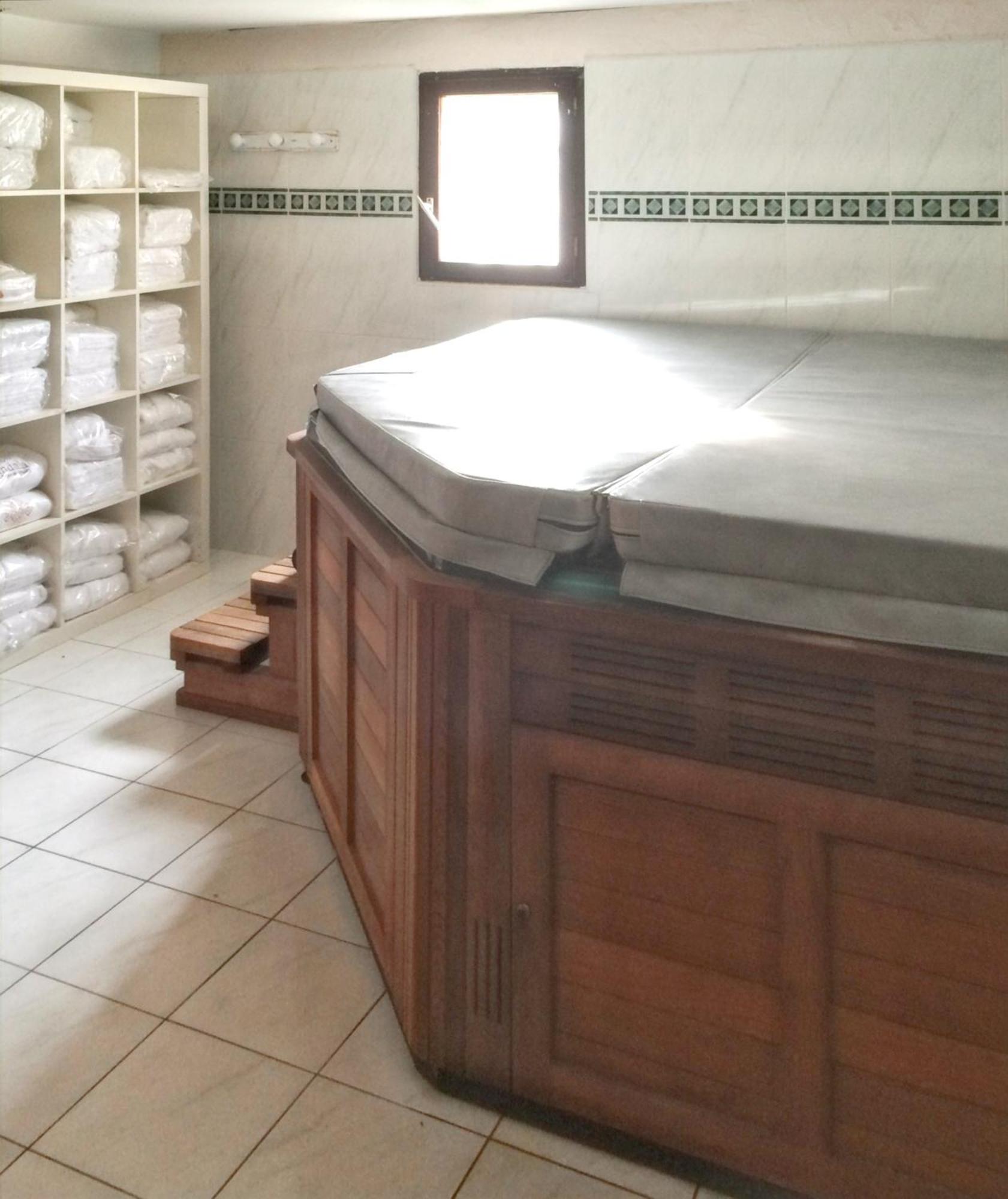 Villa Spacieuse Avec Piscine A Saint Maximin ภายนอก รูปภาพ