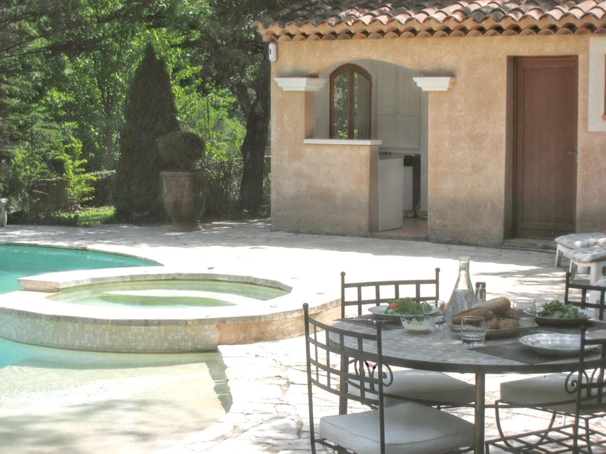 Villa Spacieuse Avec Piscine A Saint Maximin ภายนอก รูปภาพ