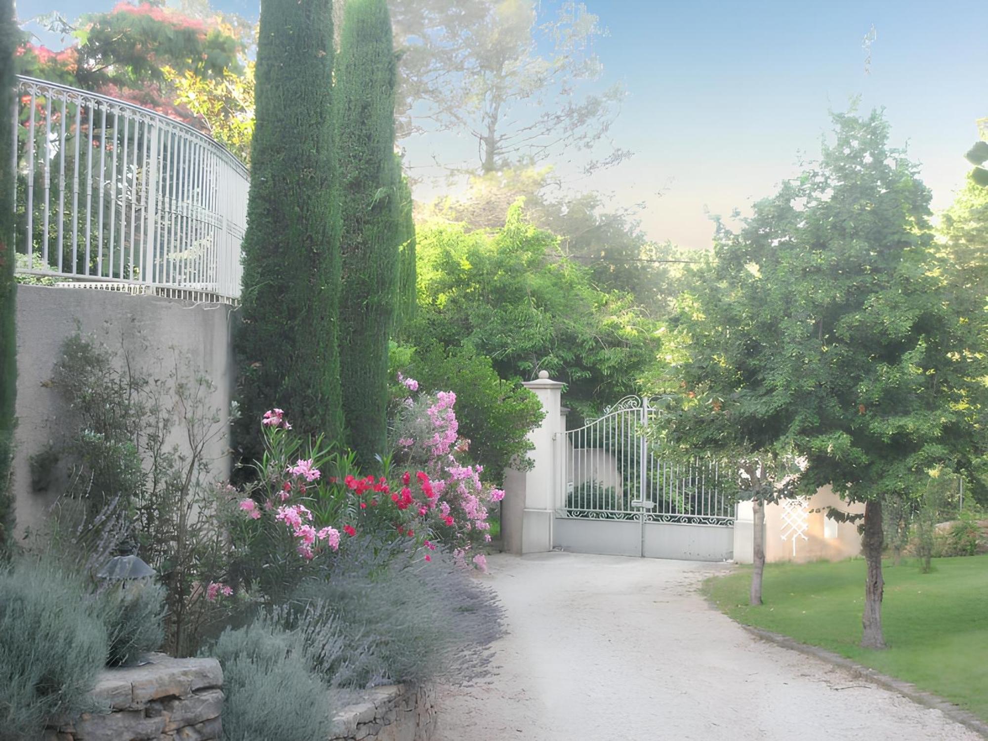 Villa Spacieuse Avec Piscine A Saint Maximin ภายนอก รูปภาพ