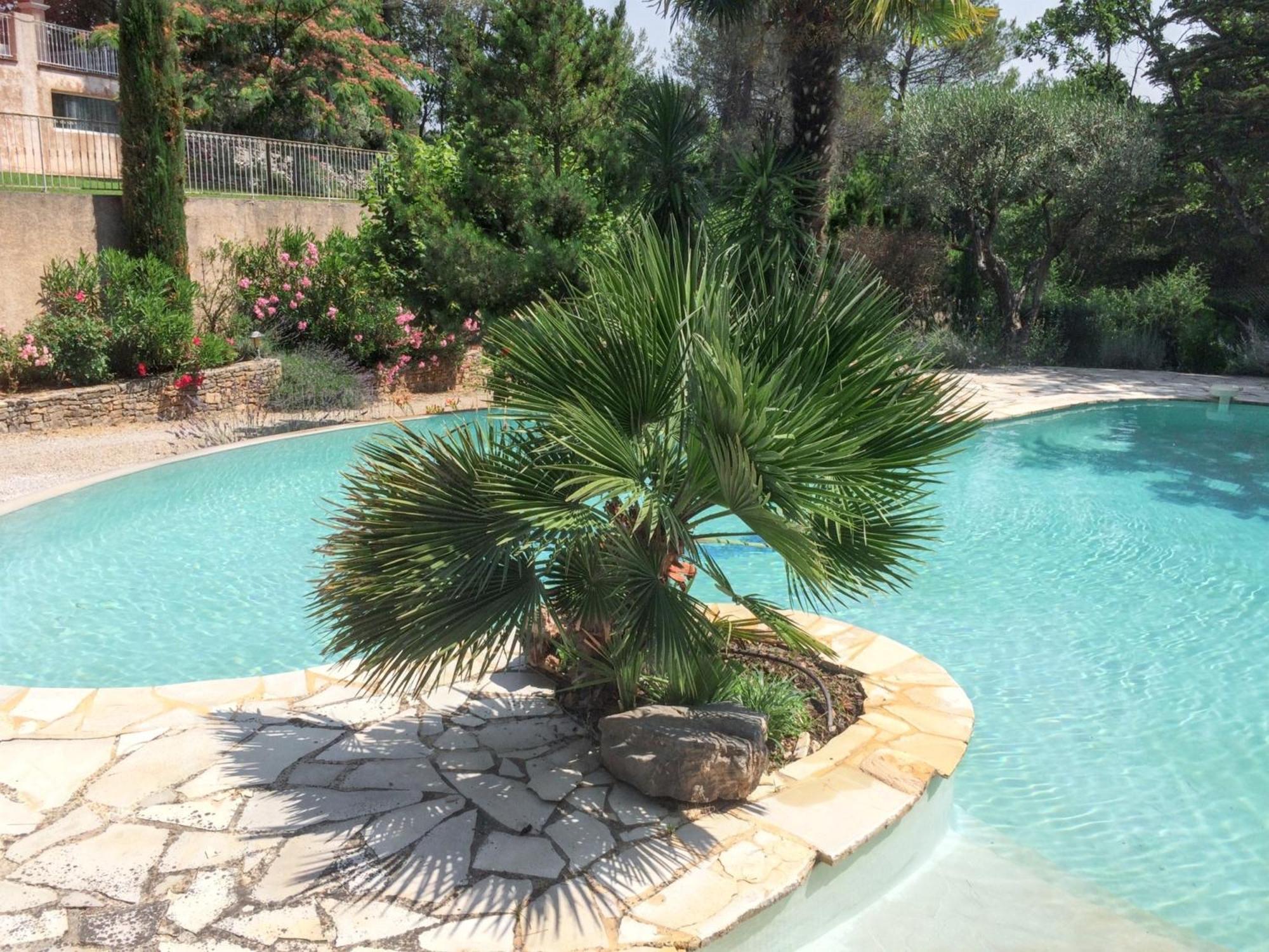 Villa Spacieuse Avec Piscine A Saint Maximin ภายนอก รูปภาพ