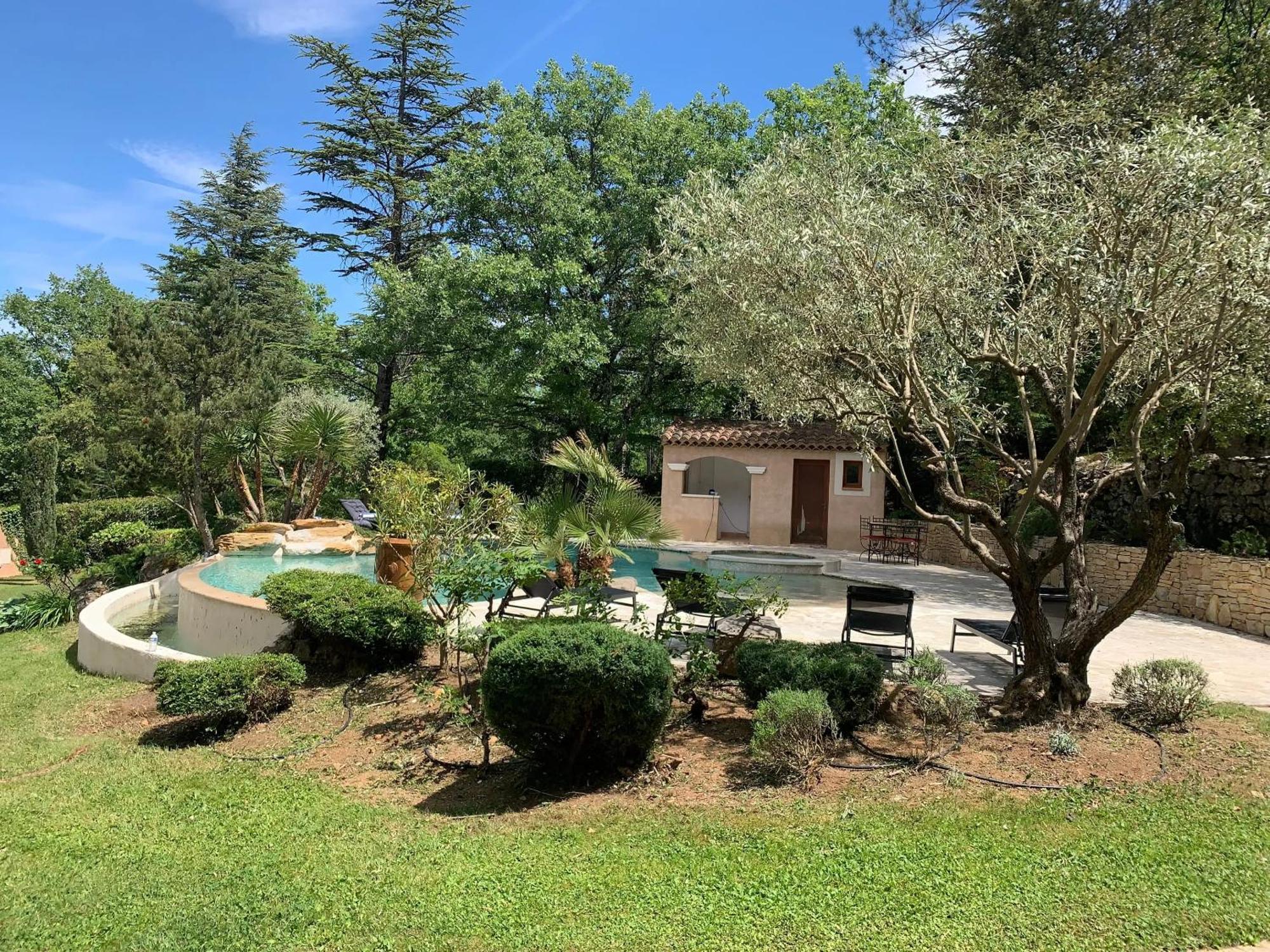 Villa Spacieuse Avec Piscine A Saint Maximin ภายนอก รูปภาพ